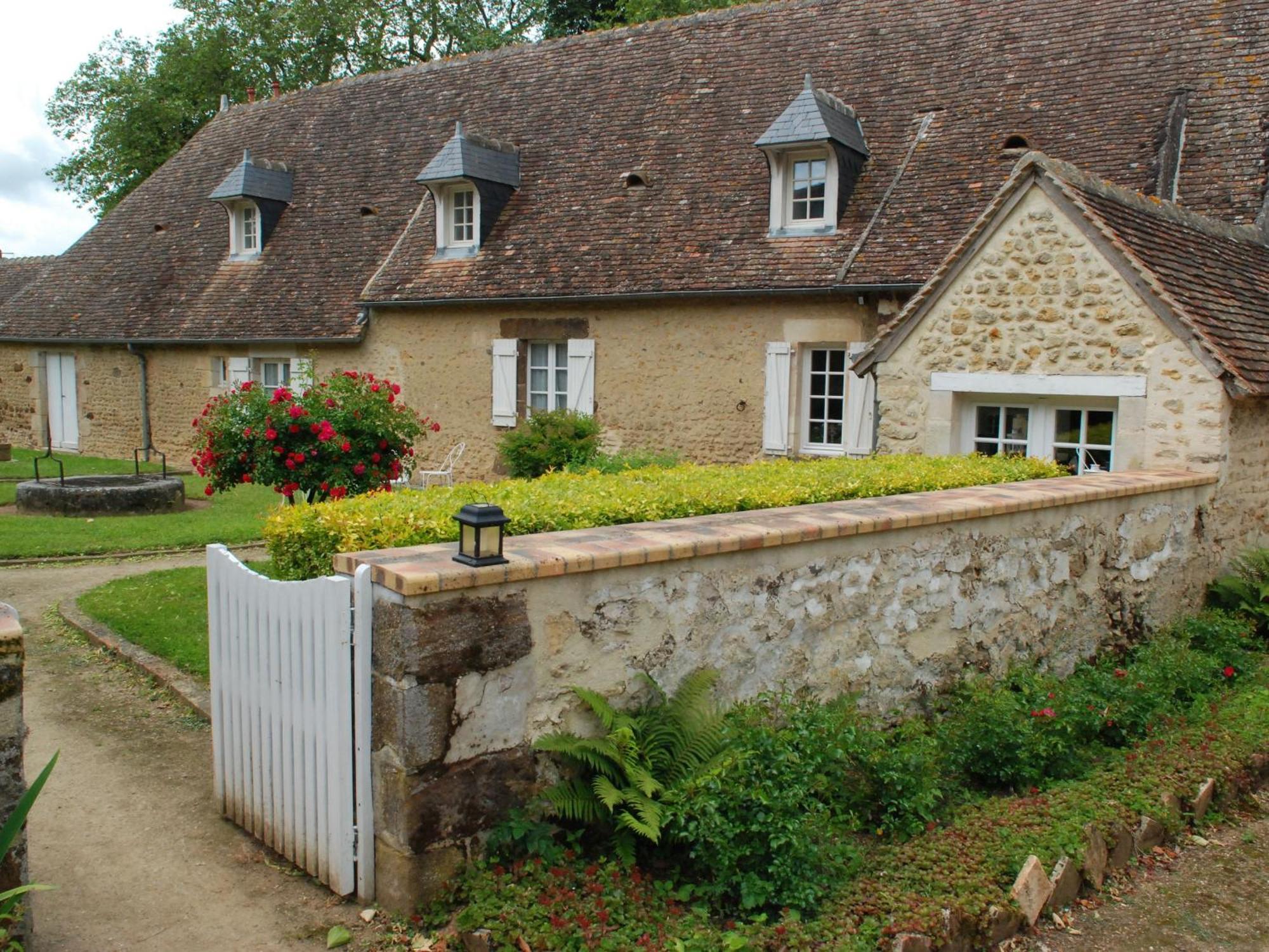 Maresché Petite Maison De Campagne Avec Piscine Chauffee, Tennis Et Nombreuses Activites Pour Tous! - Fr-1-410-270 빌라 외부 사진